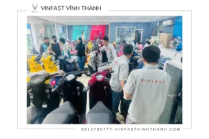 Cần lưu ý gì khi sạc pin tháo rời cho xe máy điện?