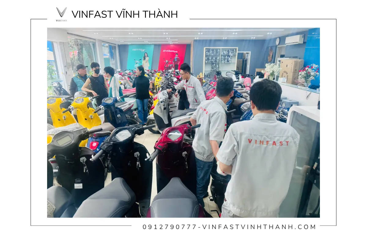 Cần lưu ý gì khi sạc pin tháo rời cho xe máy điện?