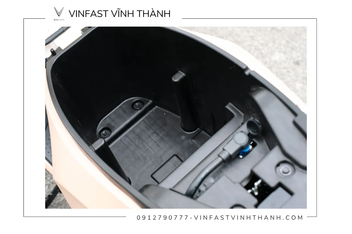 Cốp xe của VinFast Evo Grand có dung tích 35 lít