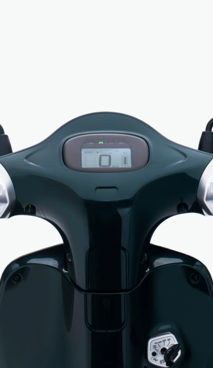 Màn hình đồng hồ kỹ thuật số HMI 4.5, dễ dàng theo dõi thông số.