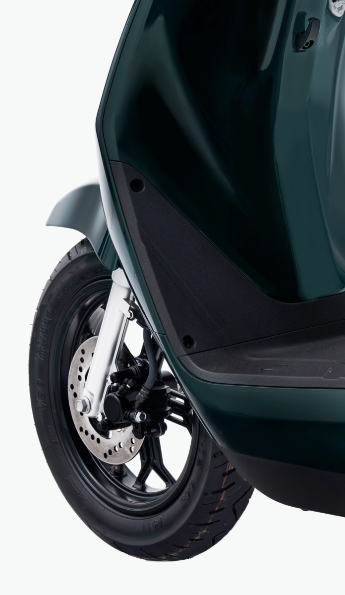 Hệ thống phanh tích hợp với phanh đĩa bánh trước và phanh tang trống phía sau.