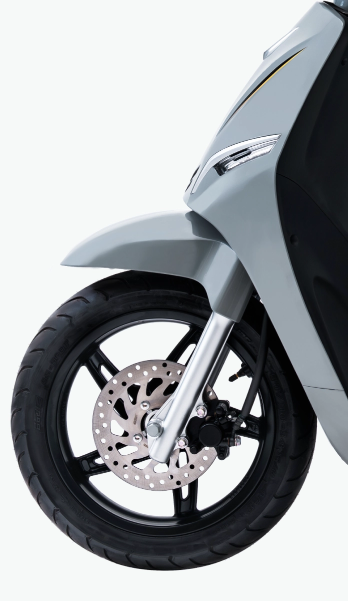 Vành xe 14 inch, khoảng sáng gầm 145 mm cho phép di chuyển trên nhiều địa hình.