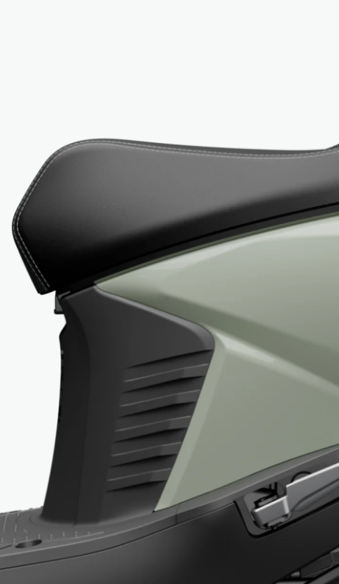 Thể tích cốp 35L đáp ứng mọi nhu cầu cất giữ các vật dụng cần thiết.