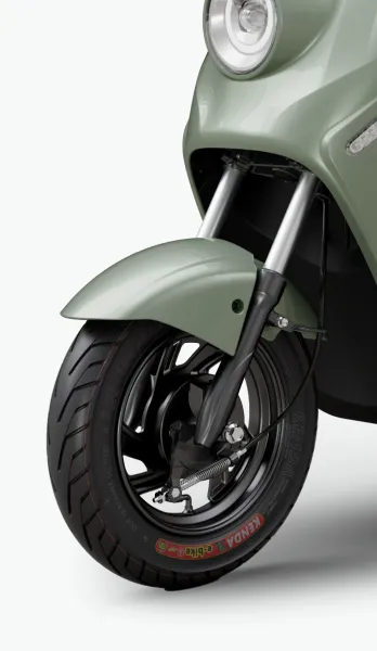 Hệ thống giảm xóc với giảm chấn thủy lực, hỗ trợ xe di chuyển êm ái trên nhiều địa hình.