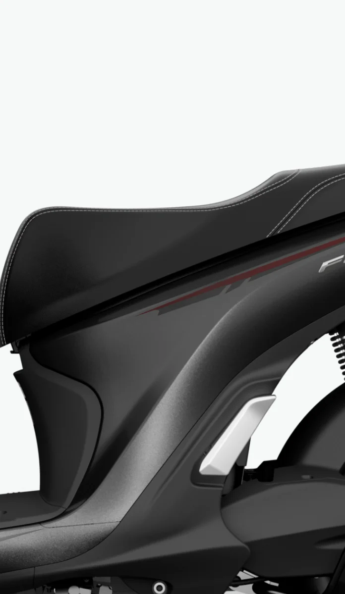 Thể tích cốp siêu rộng lên đến 34L tiện lợi cất giữ đồ dùng cá nhân.