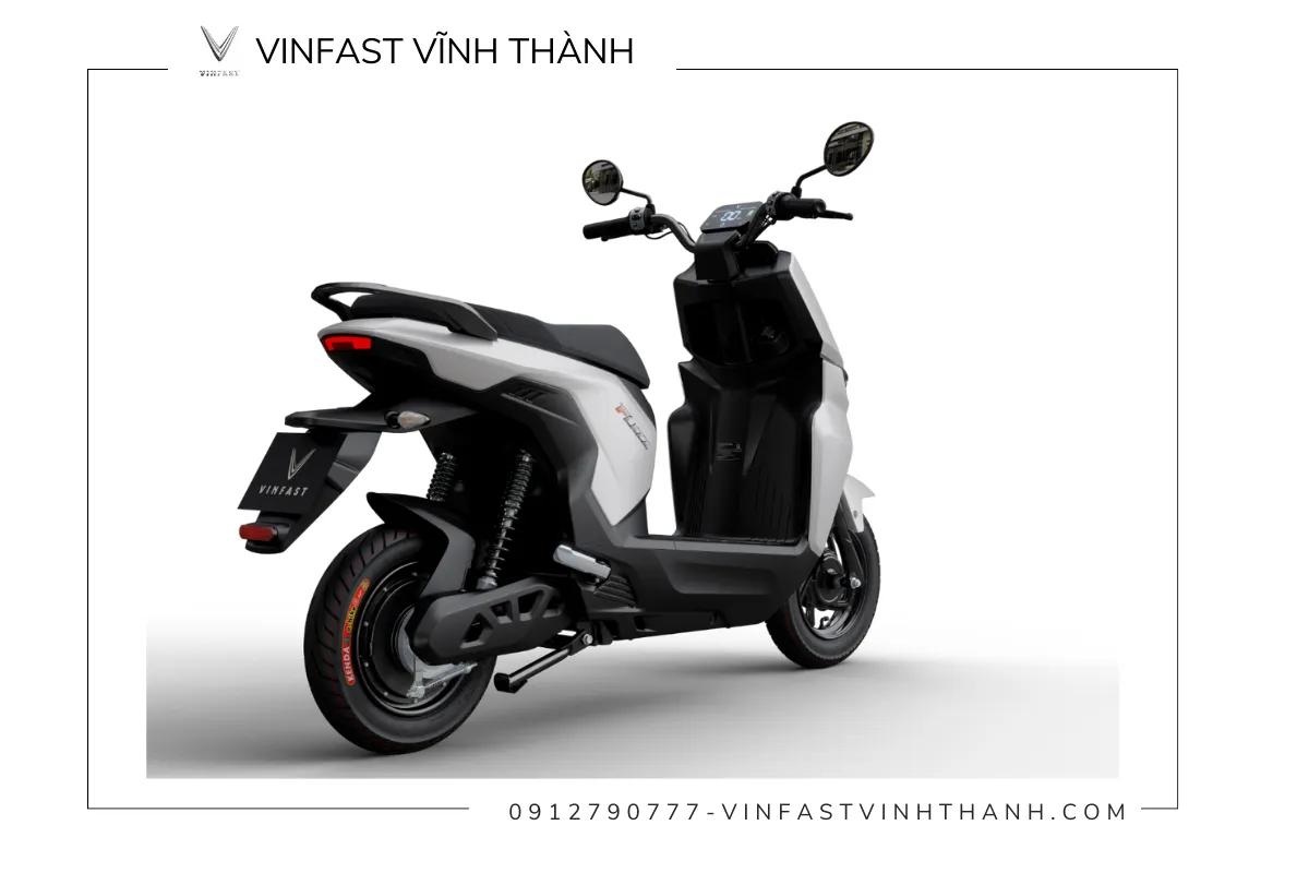 Dung tích cốp của xe máy điện VinFast Flazz là 14 lít