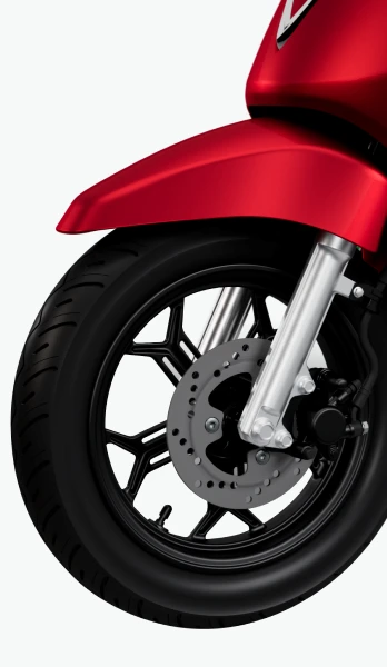 Hệ thống giảm xóc với giảm chấn thủy lực, hỗ trợ xe di chuyển êm ái trên nhiều địa hình.