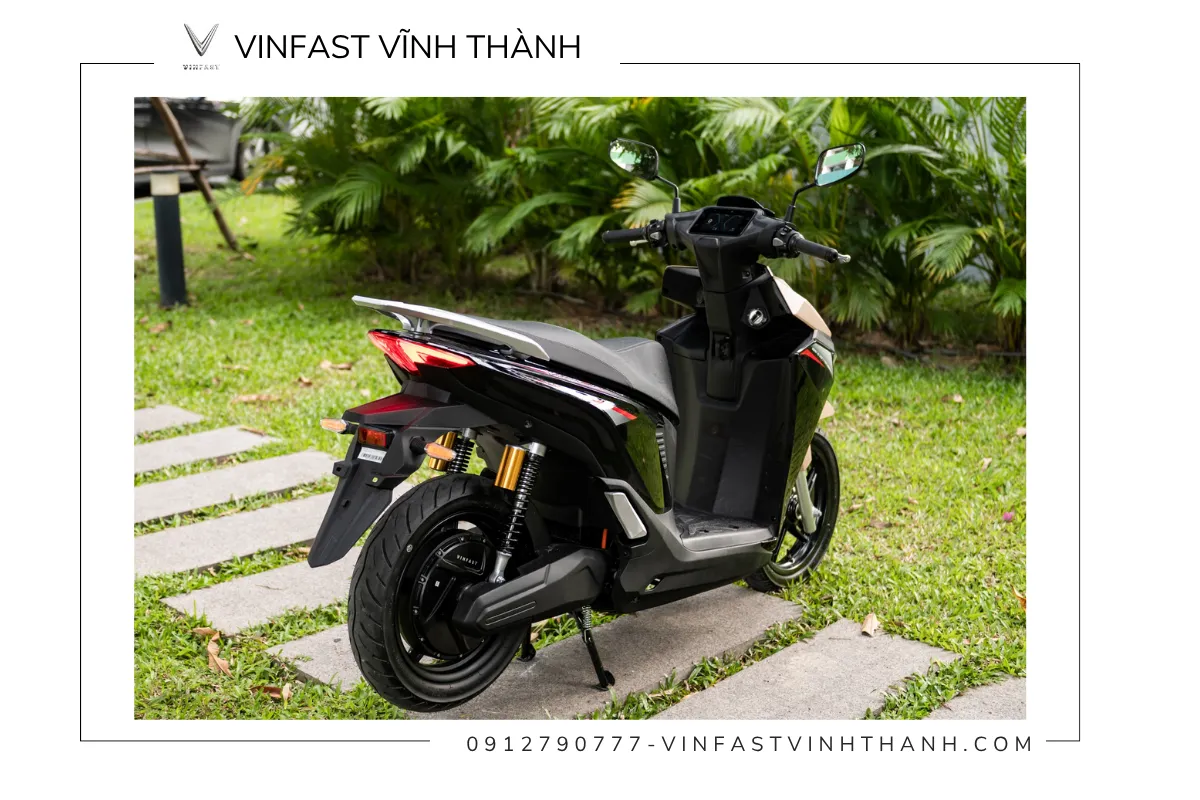Yên xe máy điện VinFast Viper dài, êm ái, phù hợp cho cả người lái và người ngồi sau