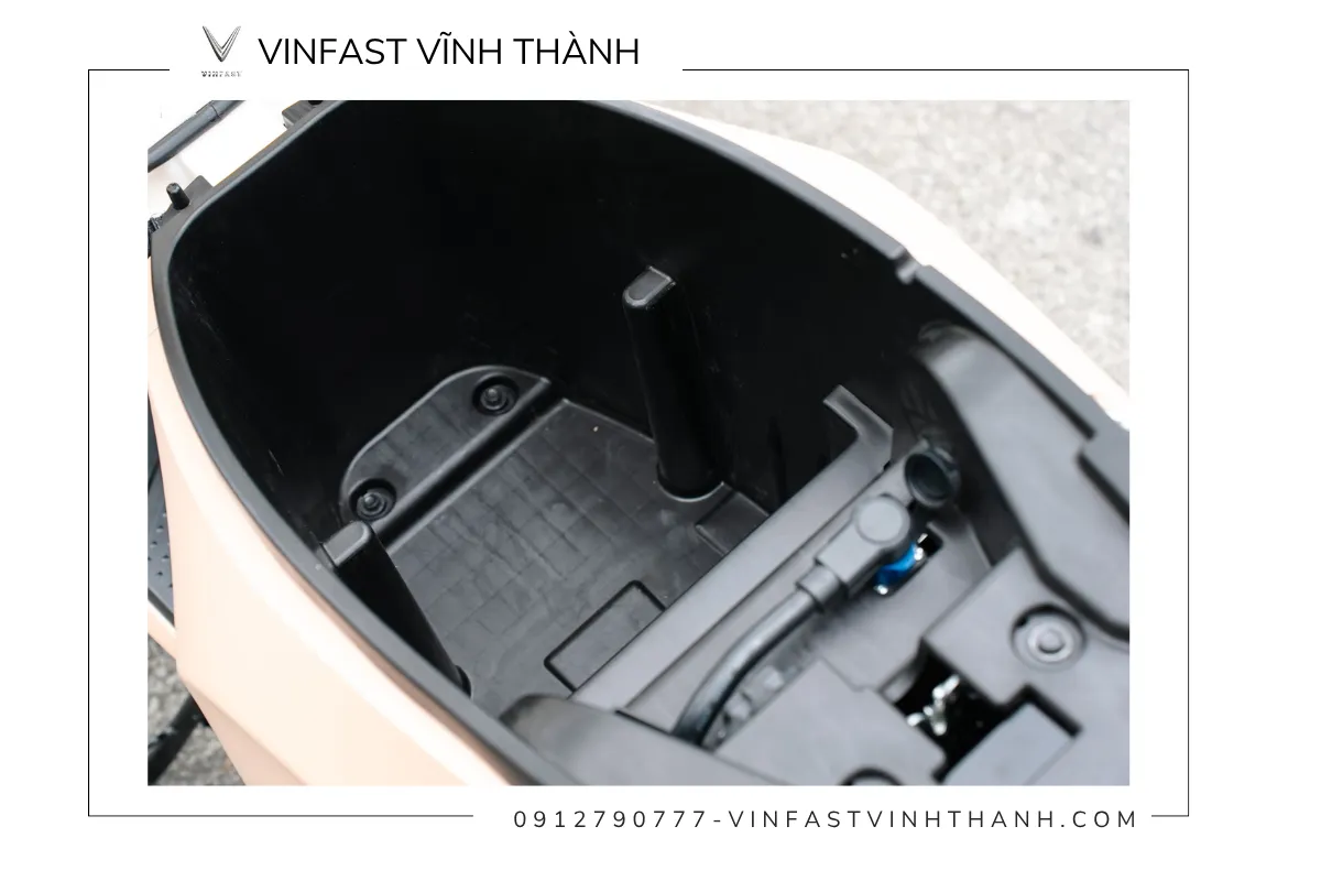 VinFast Evo Grand có dung tích cốp lớn hơn, lên đến khoảng 35 lít