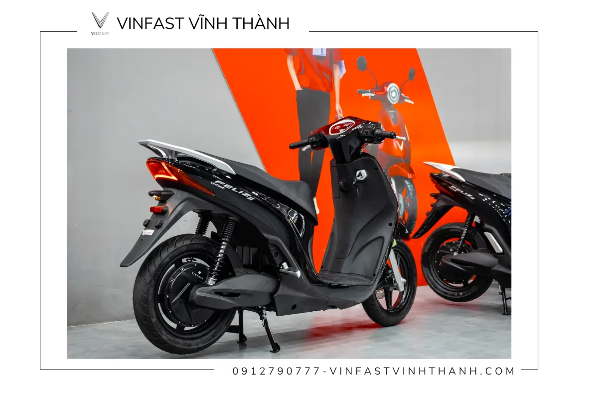 Người dùng VinFast Feliz II vừa được miễn phí đổi pin, vừa được sạc miễn phí tại trụ