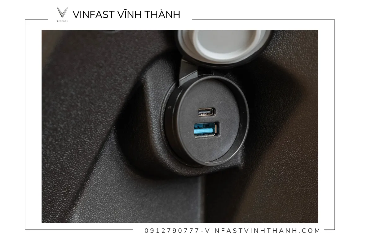 VinFast Evo Lite tích hợp cổng sạc nhanh Type-C công suất 30W