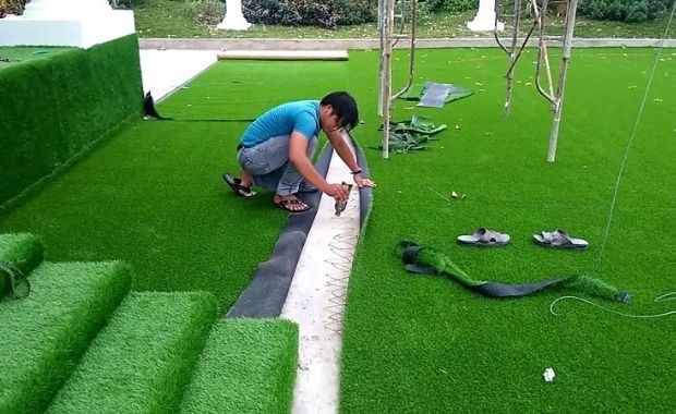 Lắp đặt thảm cỏ nhân tạo cho sân vườn