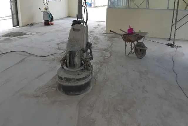 Mài sàn bê tông nhà xưởng cho a long ở quận Tân Bình