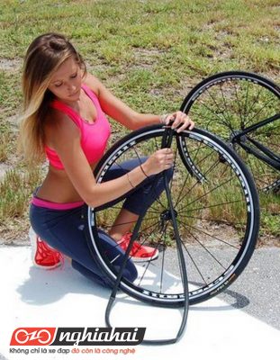 Tại sao mọi cô gái nên học cách thay lốp xe đạp 1