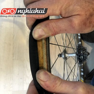 Cách thay thế và sửa chữa vỏ lốp xe đạp liền ruột (phần 2) 1