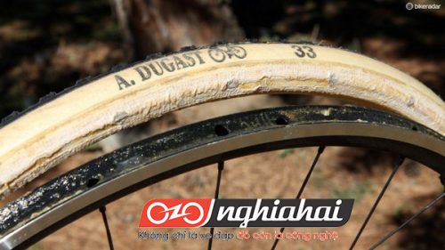Cách thay thế và sửa chữa vỏ lốp xe đạp liền ruột (phần 2) 2