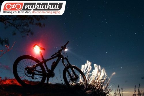 Cách tỏa sáng khi đi xe đạp trong đêm 1