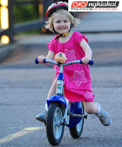 Làm thế nào để giúp bé đi xe đạp trẻ em 1