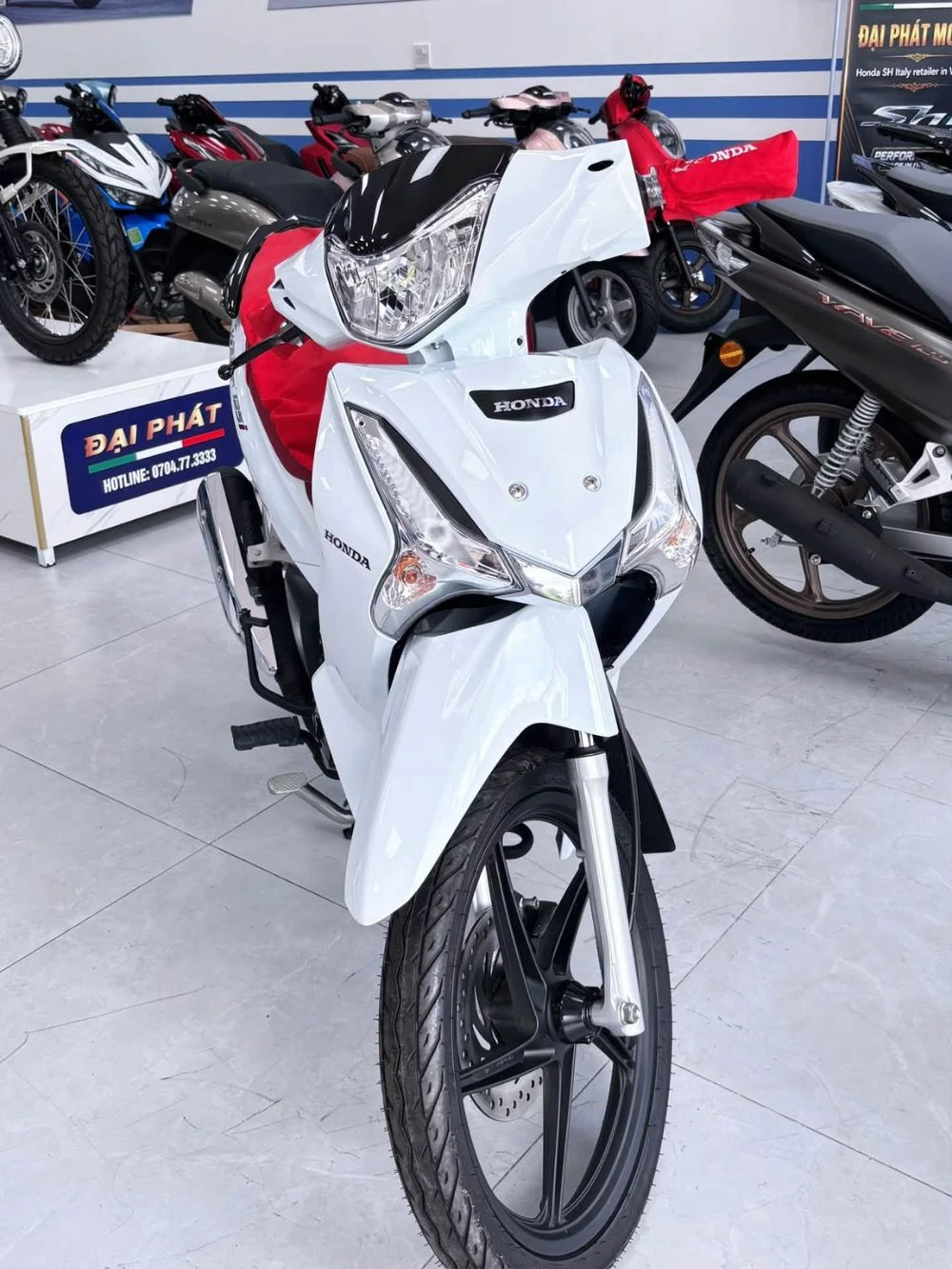 Honda Wave 125 trắng đỏ đời 2021, màu hiếm bất ngờ về Đại Phát Motor