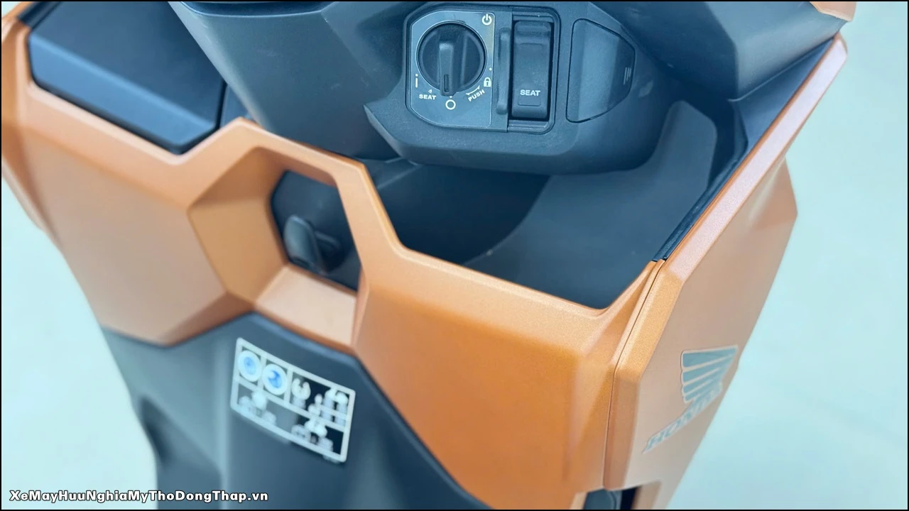 Honda Vario 125 %E2%80%93 Mau Cam Vu Tru 11