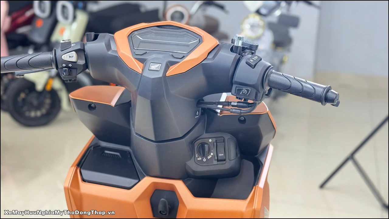 Honda Vario 125 %E2%80%93 Mau Cam Vu Tru 5