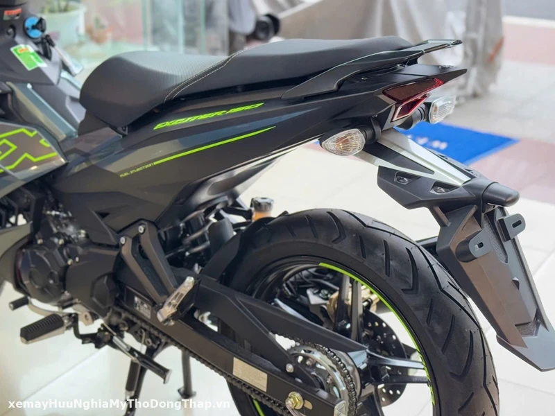Chi tiet Yamaha Exciter 150 ban gioi han da ve den Yamaha Town Huu Nghia 4