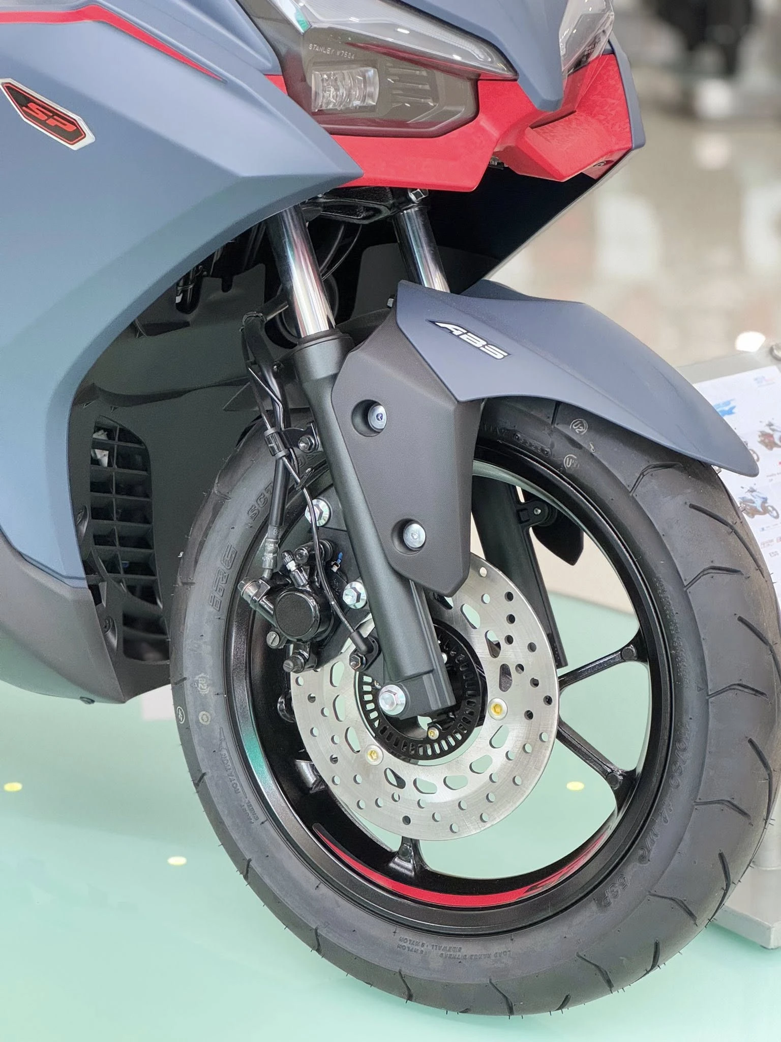 He thong Yamaha Town Huu Nghia dang co san Yamaha NVX V3 mau xam 5