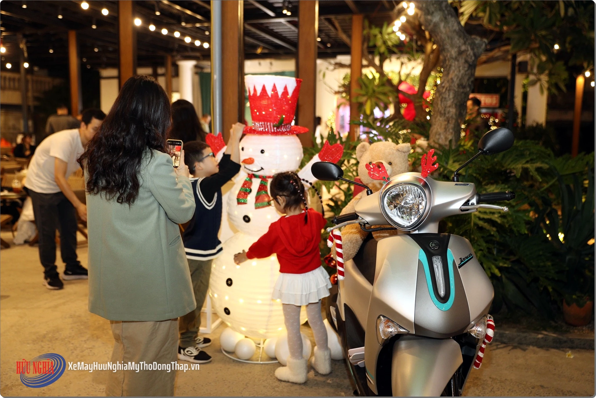 YAMAHA CHRISTMAS %E2%80%93 LET IT SNOW Check in va trai nghiem cac mau xe Yamaha Grande va Yamaha Janus 22