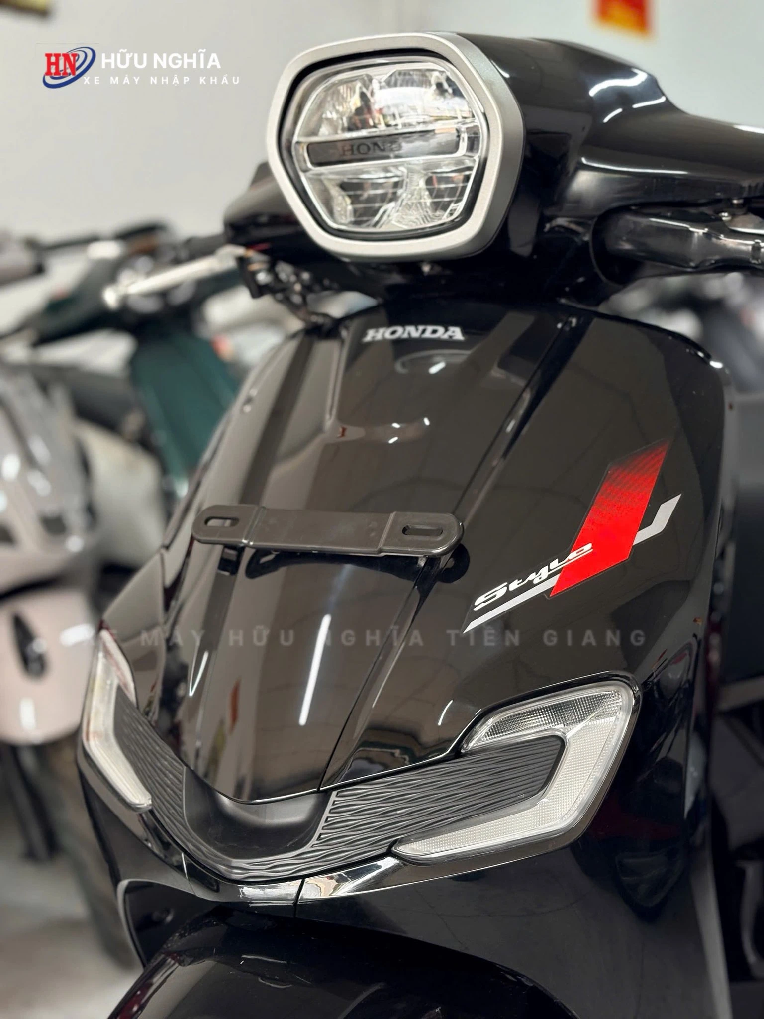 Honda Stylo nhap khau Indonesia %E2%80%93 Mau den huyen bi phong cach chua bao gio loi mot da chinh thuc ve den Xe May Nhap Khau Huu Nghia 4