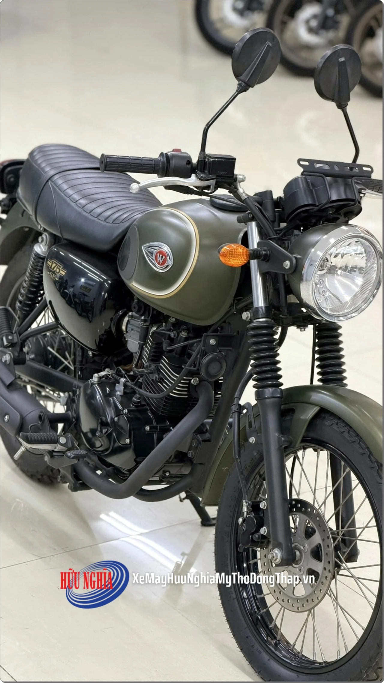 Kawasaki W175 dang co mat tai Xe May Nhap Khau Huu Nghia 2