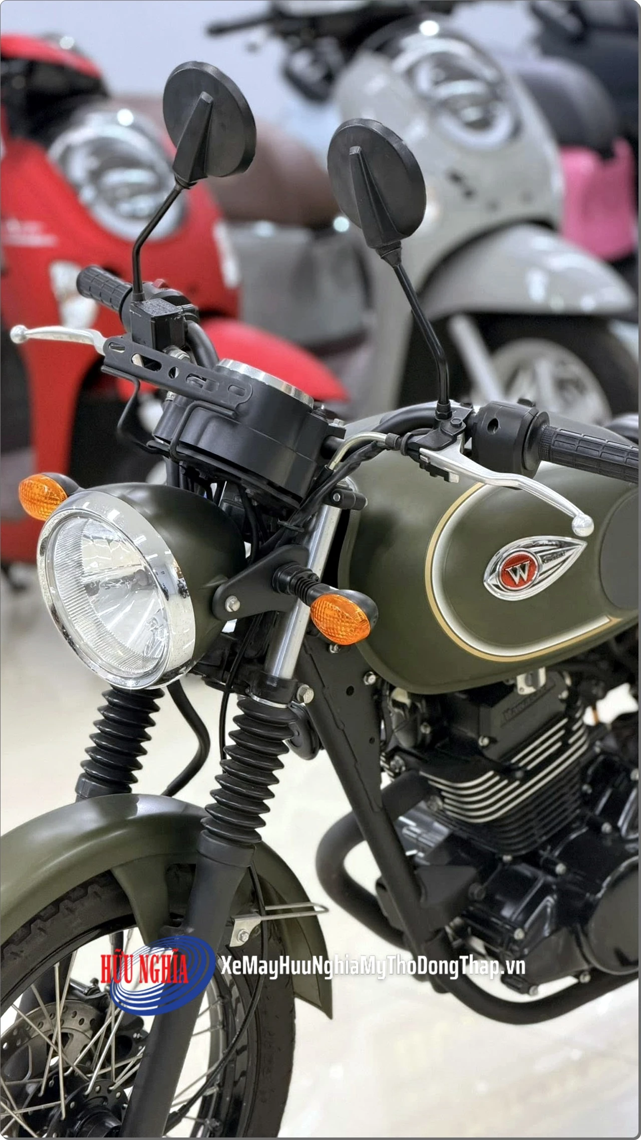 Kawasaki W175 dang co mat tai Xe May Nhap Khau Huu Nghia 4