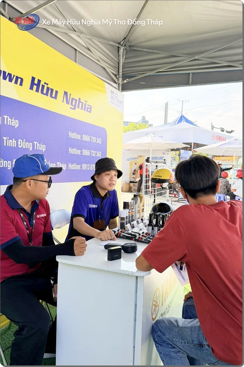 Yamaha Huu Nghia thay nhot hoan toan mien phi cho ba con mien Tay 10