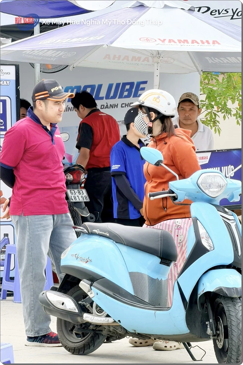 Yamaha Huu Nghia thay nhot hoan toan mien phi cho ba con mien Tay 2