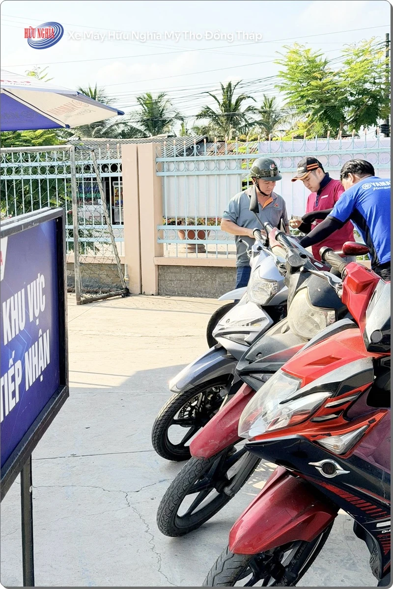 Yamaha Huu Nghia thay nhot hoan toan mien phi cho ba con mien Tay 8