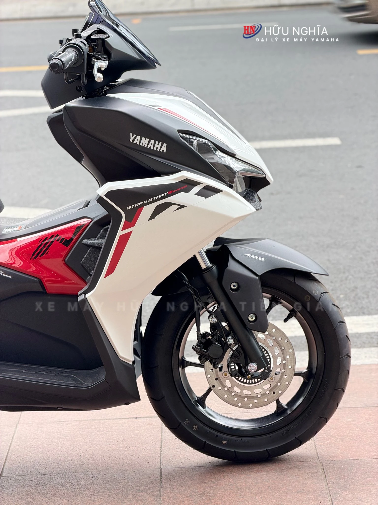 Yamaha NVX Trang Do %E2%80%93 Chi can xuat hien la du thu hut moi anh nhin 4