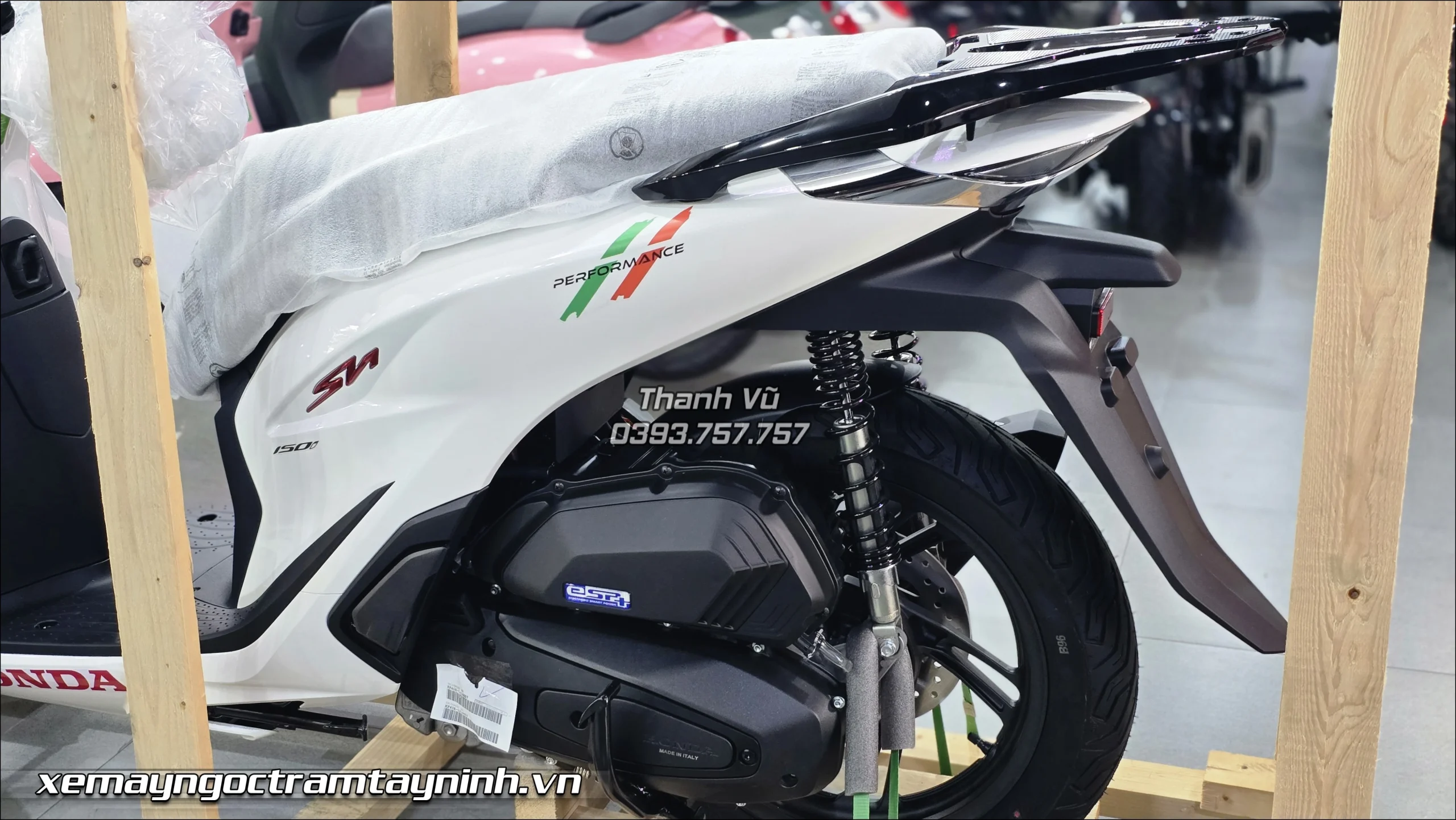 Honda SH Y 150i trang ngoc trai 8 scaled