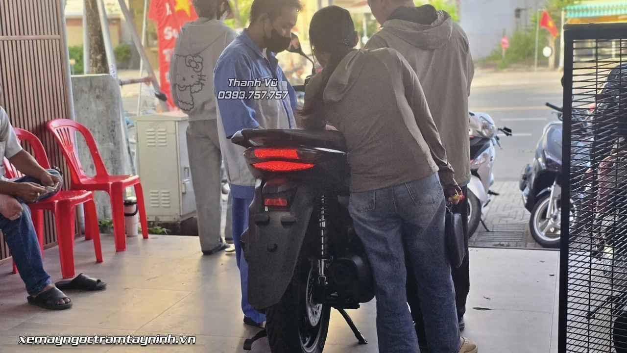 Honda SH150i Italy Custom xám Lamborghini – vừa cập bến Ngọc Trâm Tây Ninh lập tức được khách VIP săn đón đặt mua 3 Honda SH150 Italy Custom xam lambo xemayngoctramtayninh 19
