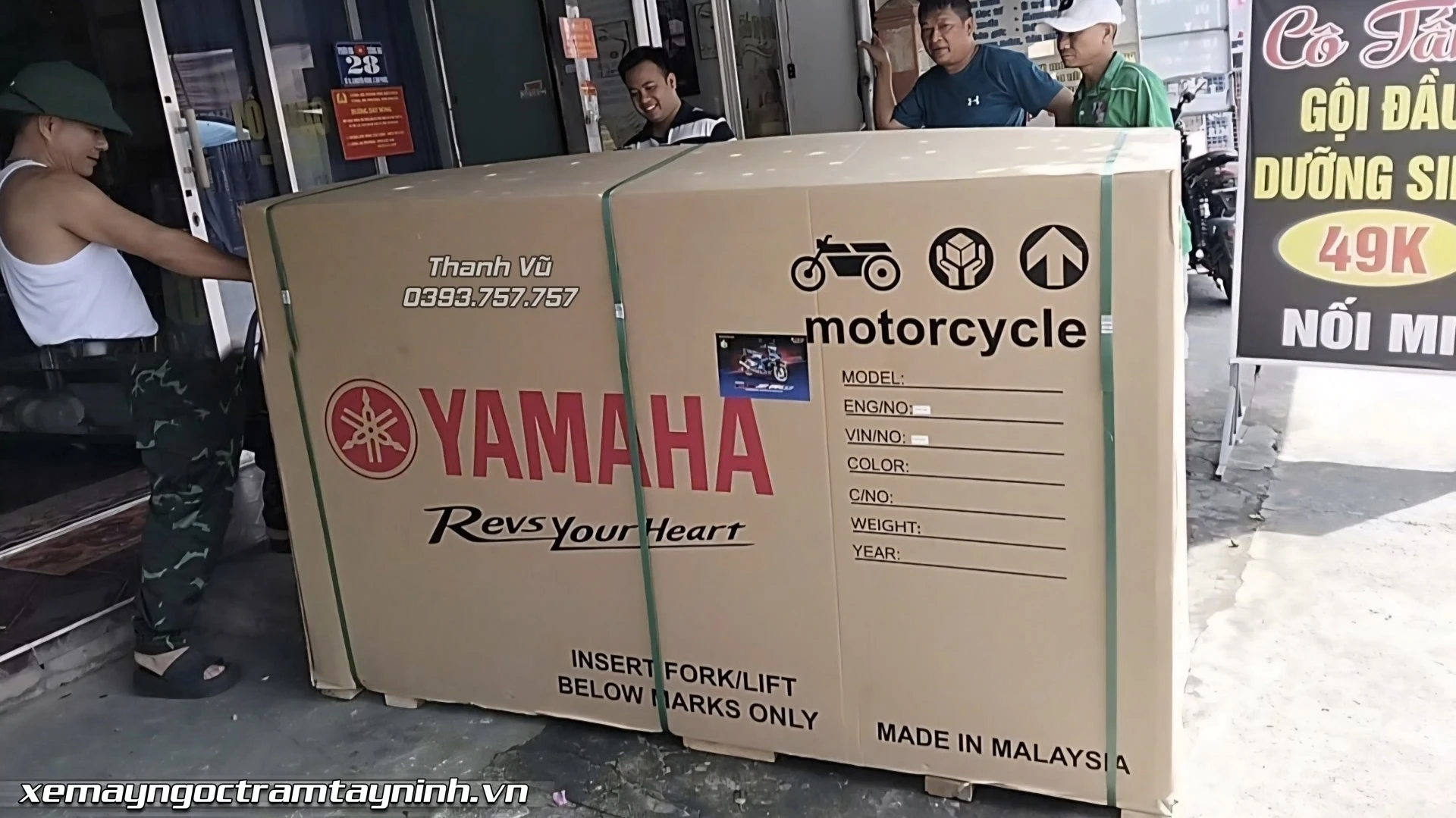 Xe Máy Ngọc Trâm Tây Ninh bàn giao Yamaha Y15ZR SE cho anh trai VIP 3 Xe May Ngoc Tram Tay Ninh ban giao Yamaha Y15ZR SE cho anh trai VIP 8