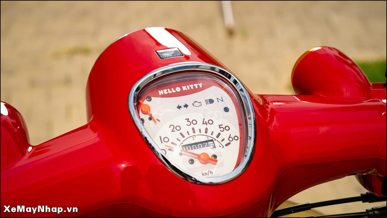 Honda Super Cub 50 Hello Kitty mon qua hoan hao cho nguoi than 26