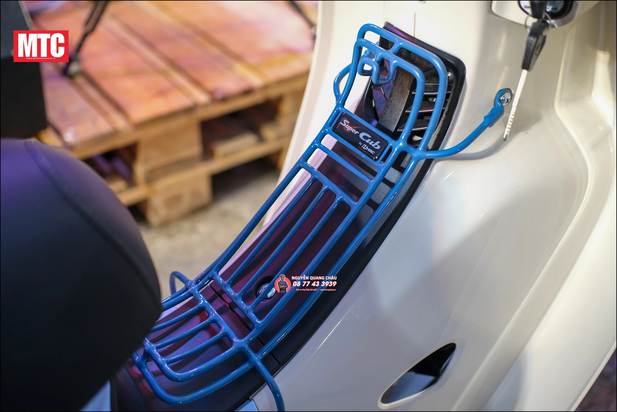 Honda Super Cub Fujisan Limited Edition (phiên bản núi Phú Sĩ) 42 Honda Super Cub Fujisan Limited Edition phien ban nui Phu Si 1