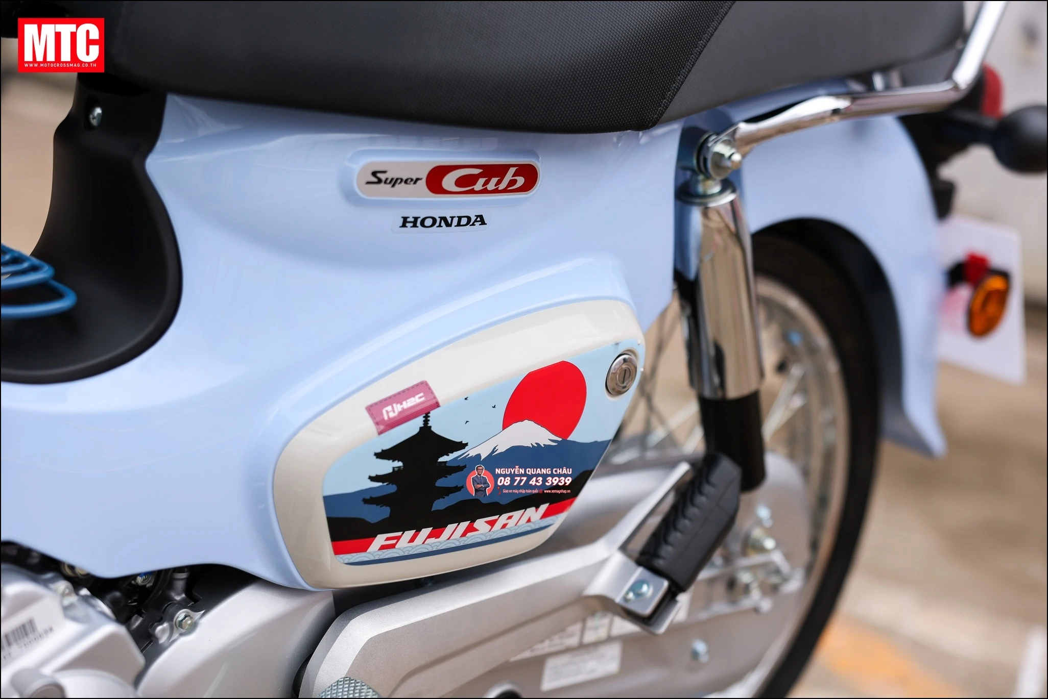 Honda Super Cub Fujisan Limited Edition (phiên bản núi Phú Sĩ) 36 Honda Super Cub Fujisan Limited Edition phien ban nui Phu Si 33