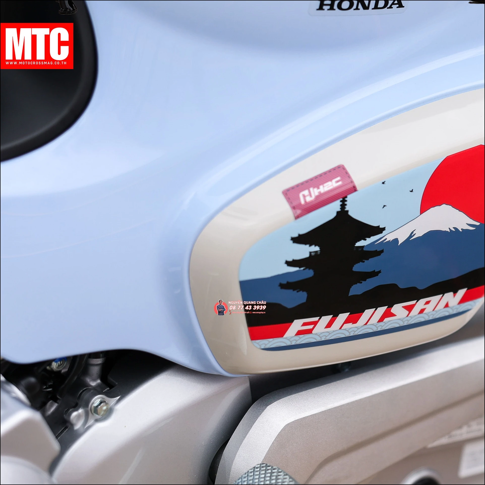 Honda Super Cub Fujisan Limited Edition (phiên bản núi Phú Sĩ) 35 Honda Super Cub Fujisan Limited Edition phien ban nui Phu Si 7