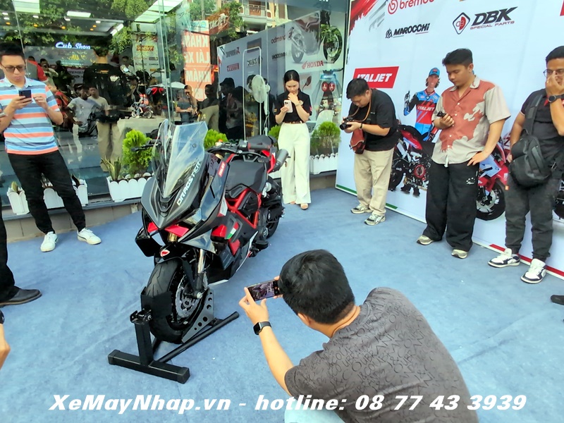 100 triệu dân Việt Nam nhưng năm 2026 chỉ có 25 chiếc Italjet Dragster 700 Twin Premium Edition được đưa về theo đơn đặt hàng 6 100 trieu dan Viet Nam nhung nam 2026 chi co 25 chiec Italjet Dragster 700 Twin Premium Edition duoc dua ve theo don dat hang 7