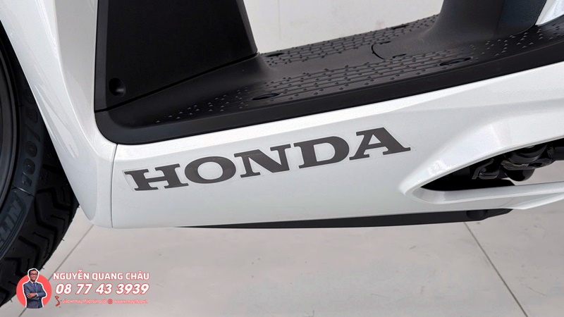 Honda Moto Roma Italia chính thức đưa các mẫu xe Honda Made in Italy đến Việt Nam 15 Honda SH Ý 150i Special Edition màu trắng Honda Moto Roma