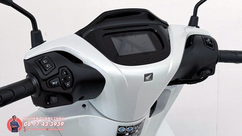 Honda Moto Roma Italia chính thức đưa các mẫu xe Honda Made in Italy đến Việt Nam 16 Honda SH Ý 150i Special Edition màu trắng Honda Moto Roma