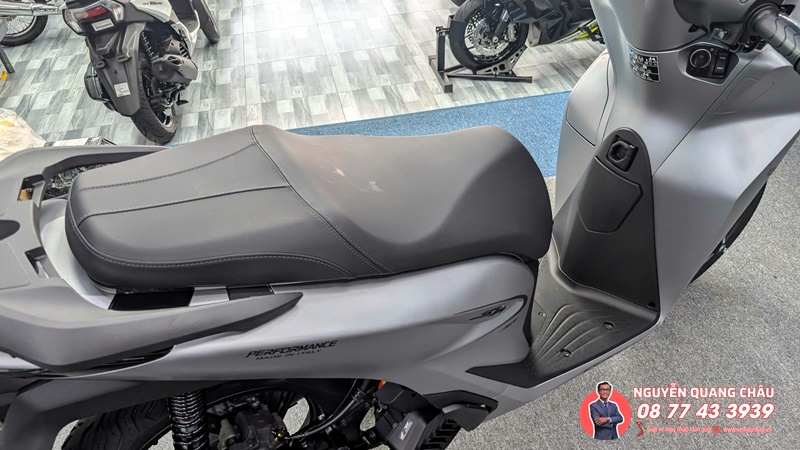 Honda SH Y 150i mau bac thep titan duoc ban giao den chi khach de thuong %E2%80%93 Khi su tinh te tim dung chu nhan 1
