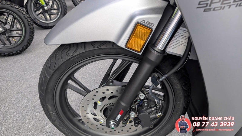 Honda SH Y 150i mau bac thep titan duoc ban giao den chi khach de thuong %E2%80%93 Khi su tinh te tim dung chu nhan 10
