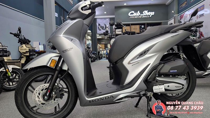 Honda SH Y 150i mau bac thep titan duoc ban giao den chi khach de thuong %E2%80%93 Khi su tinh te tim dung chu nhan 11