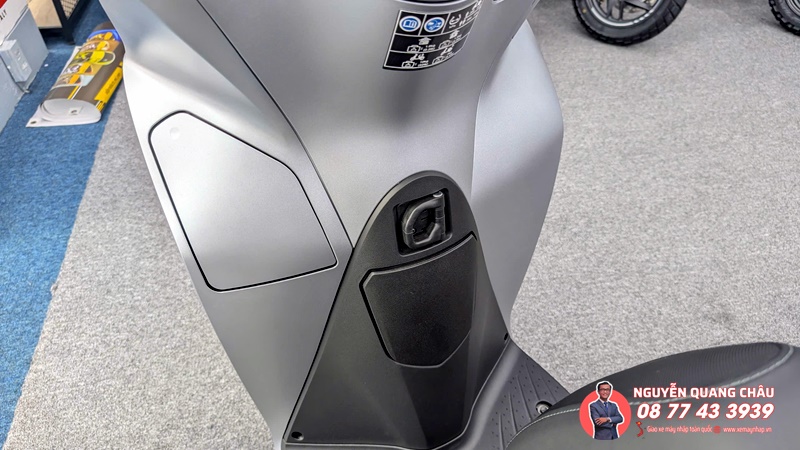 Honda SH Y 150i mau bac thep titan duoc ban giao den chi khach de thuong %E2%80%93 Khi su tinh te tim dung chu nhan 13