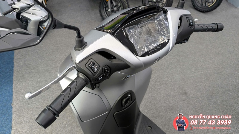 Honda SH Y 150i mau bac thep titan duoc ban giao den chi khach de thuong %E2%80%93 Khi su tinh te tim dung chu nhan 14